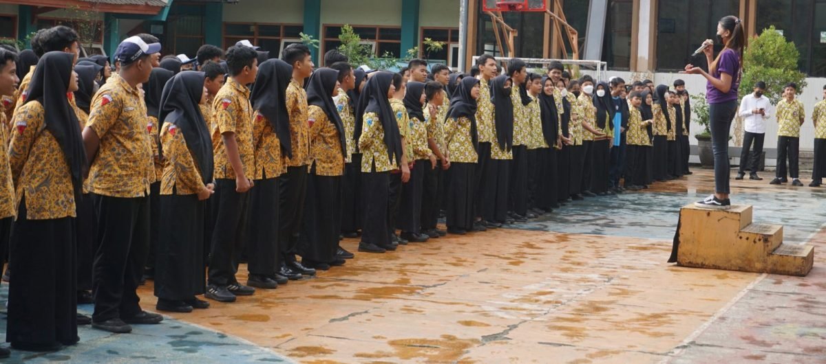 Warga Sekolah Sarapan Bolu Bersama Mayora
